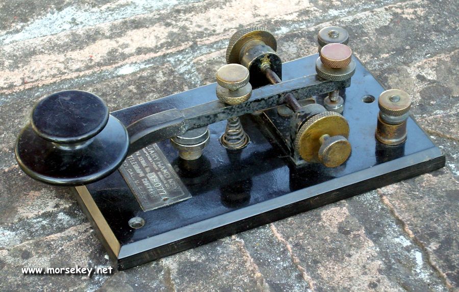 Auxiliary hand morse key